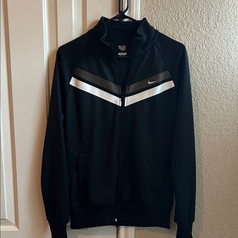Nike Unisex Black and Silver Windbreaker Jacket
